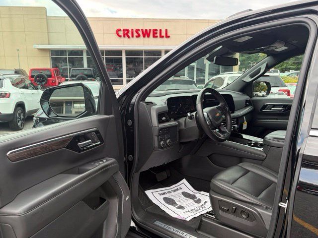 Used 2025 Chevrolet Suburban LT w/ Comfort Package AWD/4WD image 15