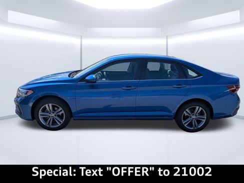 Used 2024 Volkswagen Jetta SE image 6