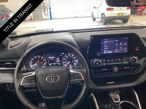Used 2023 Toyota Highlander XSE AWD/4WD image 6