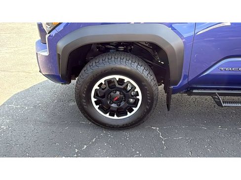 Used 2024 Toyota Tacoma TRD Off-Road w/ TRD Off Road Premium Package AWD/4WD image 10