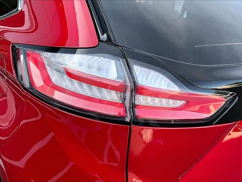 Used 2024 Ford Edge Titanium image 29