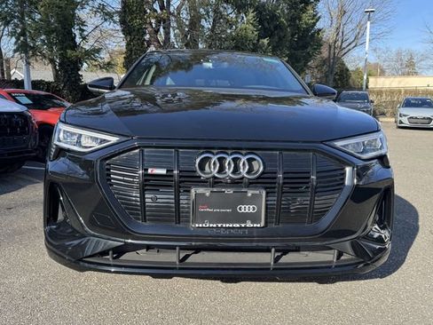 Used 2023 Audi e-tron Premium Plus image 2