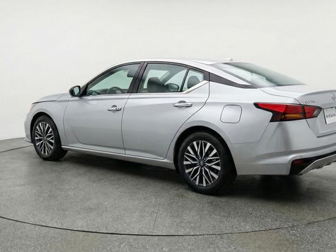 Used 2025 Nissan Altima 2.5 SV image 6