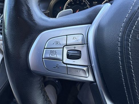 Used 2018 BMW 750i image 37