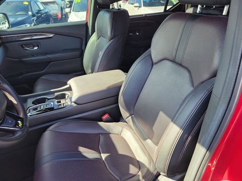 Certified 2025 Honda Pilot Black Edition image 21