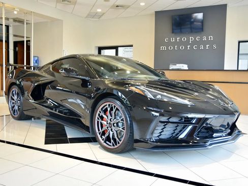 Used 2025 Chevrolet Corvette Stingray Coupe w/ 1LT RWD image 1