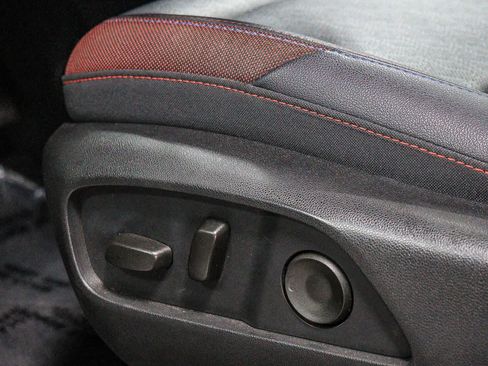 Used 2025 Chevrolet Equinox RS w/ Safety and Technology Package FWD image 21