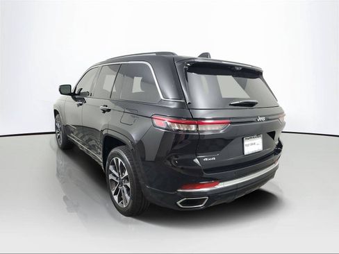 Used 2022 Jeep Grand Cherokee Overland w/ Luxury Tech Group IV AWD/4WD image 4
