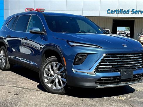 Used 2025 Buick Enclave Preferred FWD image 11