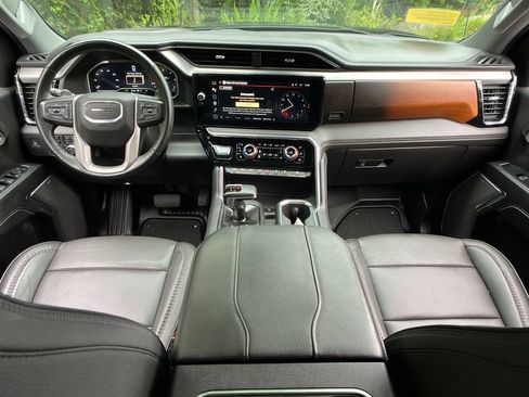 Used 2024 GMC Sierra 1500 Denali w/ Technology Package AWD/4WD image 13