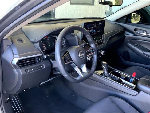 Used 2024 Nissan Altima 2.5 SV w/ SV Premium Package image 18
