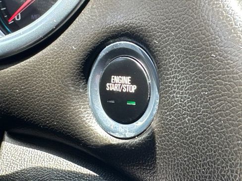 Used 2018 Chevrolet Malibu Premier w/ Premier Sun and Wheel Package FWD image 31