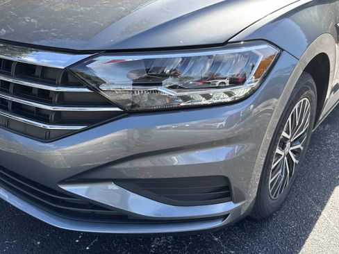 Used 2021 Volkswagen Jetta SE w/ SE Cold Weather Package image 9