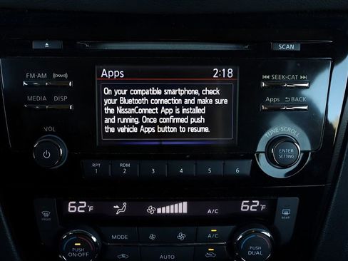 Used 2016 Nissan Rogue SV image 27