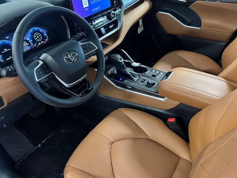 New 2026 Toyota Highlander Platinum AWD/4WD image 10