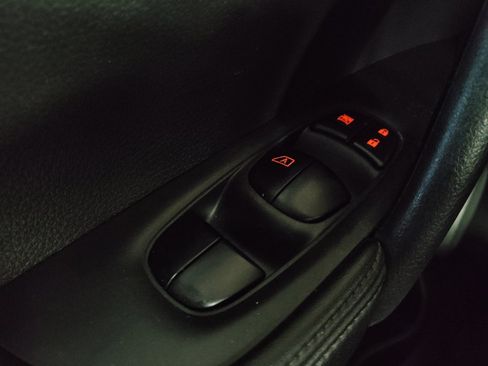 Used 2018 Nissan Rogue SL FWD image 27