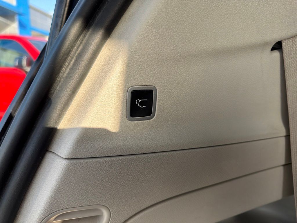 Used 2022 Chrysler Pacifica Touring-L FWD image 13