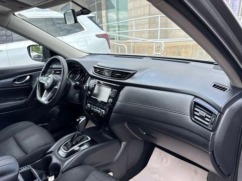 Used 2018 Nissan Rogue SV FWD image 28