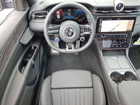 New 2025 Maserati Grecale Modena image 27