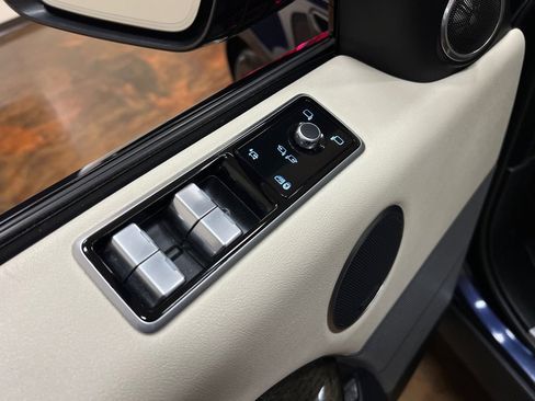 Used 2019 Land Rover Range Rover Sport HSE image 30