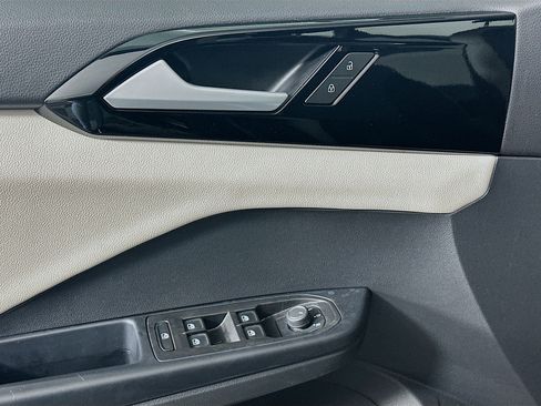 Used 2025 Volkswagen Taos S image 15