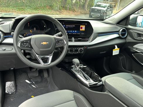 New 2026 Chevrolet Trax LT w/ Driver Confidence Package image 17