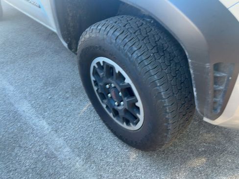 Used 2025 Toyota Tacoma TRD Off-Road image 7