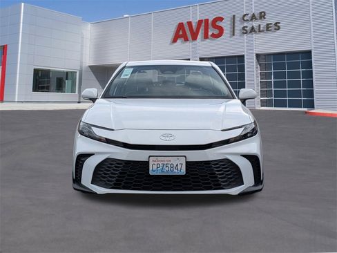 Used 2025 Toyota Camry SE image 2