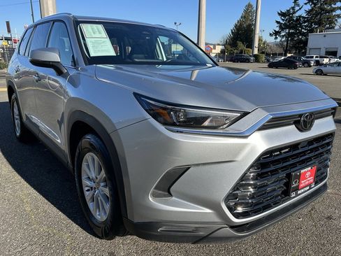 Certified 2025 Toyota Grand Highlander XLE image 3