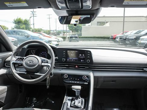 Certified 2022 Hyundai Elantra SEL FWD image 16