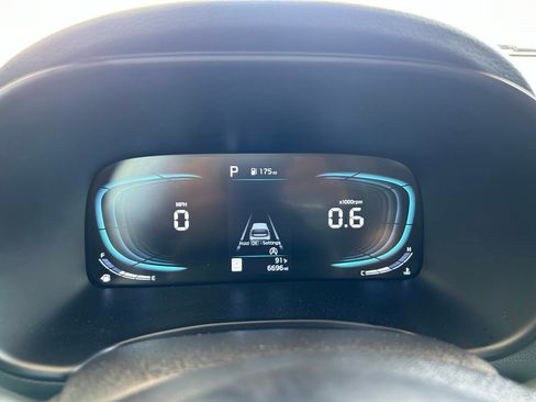 Used 2025 Kia Soul LX w/ LX Technology Package FWD image 15