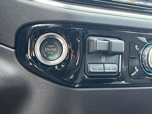 Used 2025 GMC Sierra 1500 Elevation image 30