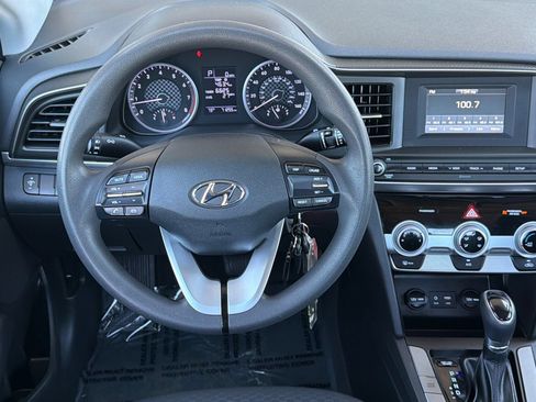 Used 2019 Hyundai Elantra SE w/ Cargo Package FWD image 18