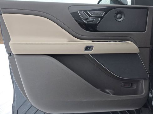 Used 2023 Lincoln Aviator Reserve w/ Elements Package Plus image 37