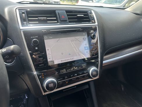 Used 2018 Subaru Outback 3.6R Touring AWD/4WD image 6