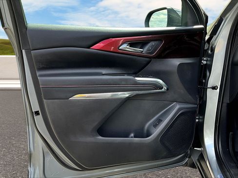 Used 2025 Chevrolet Traverse Z71 w/ LPO, Floor Liner Package AWD/4WD image 12