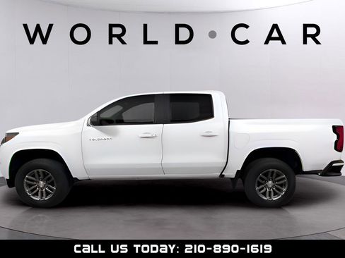 Used 2024 Chevrolet Colorado LT w/ LT Convenience Package image 5