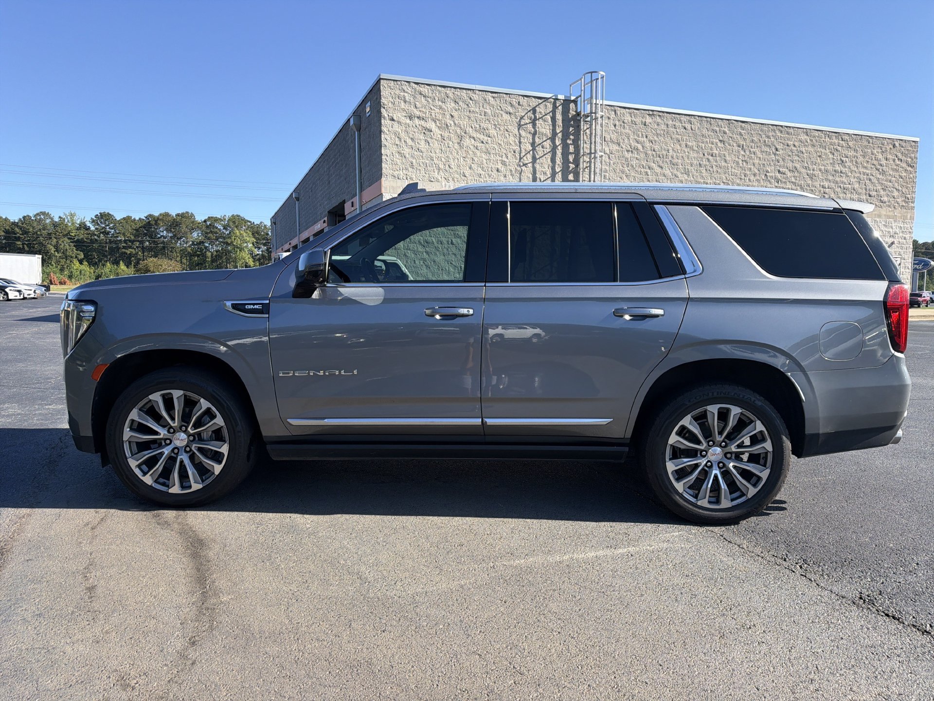 Used 2021 GMC Yukon Denali w/ Denali Premium Package AWD/4WD image 14