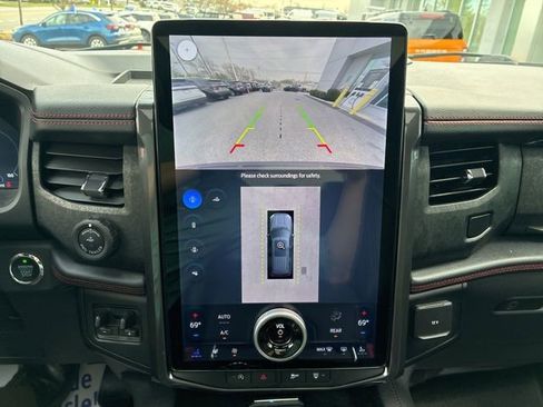 Used 2024 Ford Expedition Max Limited image 25