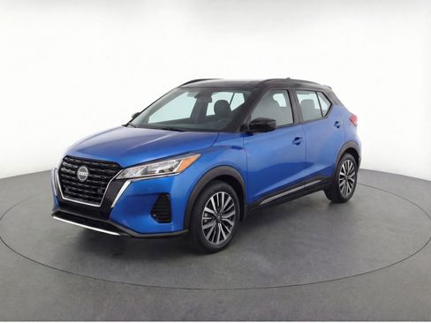 Used 2024 Nissan Kicks SV image 3