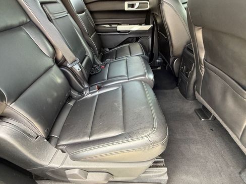 Used 2022 Ford Explorer XLT w/ Equipment Group 202A AWD/4WD image 11
