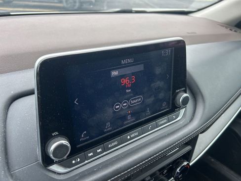 Used 2023 Nissan Rogue S AWD/4WD image 10