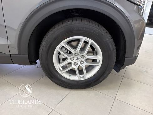 New 2026 Ford Explorer Active w/ Active Comfort Package RWD image 32