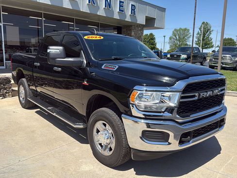 Used 2024 RAM 2500 Tradesman w/ Chrome Appearance Group AWD/4WD image 1