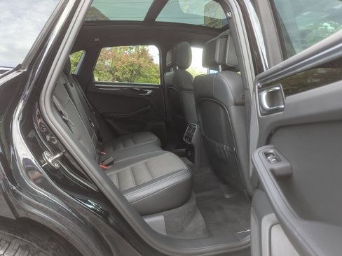 Used 2023 Porsche Macan image 35