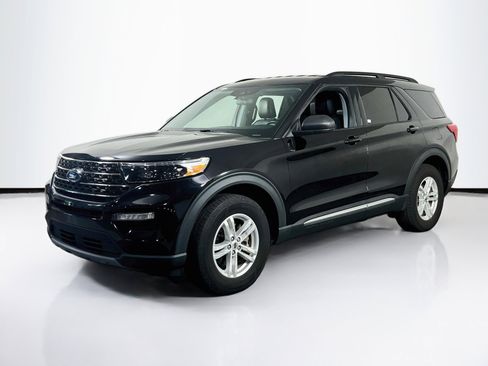 Used 2021 Ford Explorer XLT w/ Equipment Group 202A AWD/4WD image 1