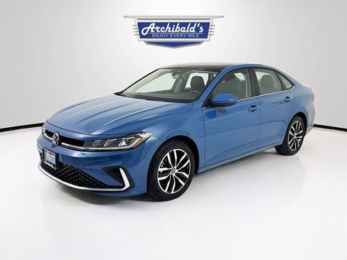 Used 2025 Volkswagen Jetta SE image 3