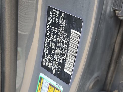Used 2025 Hyundai Elantra Limited FWD image 36