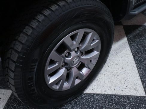 Used 2018 Toyota Tacoma SR5 image 32