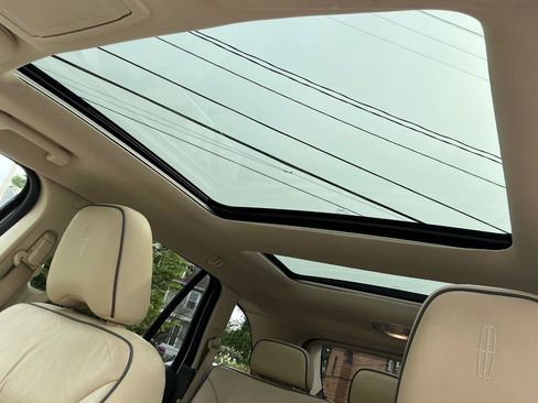 Used 2010 Lincoln MKX AWD image 23